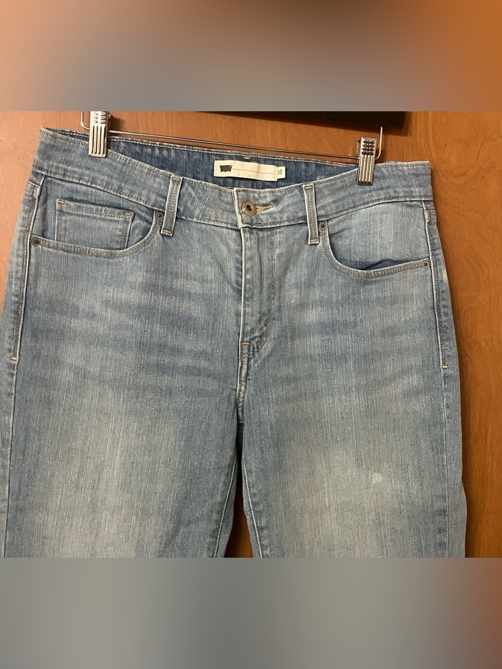 Levi's Women's Light Blue Denim Jean Capri Pants Size 10 - Picture 2 of 10